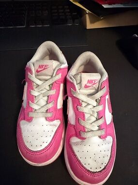 Nike Kids White and Pink Low-Top Sneakers